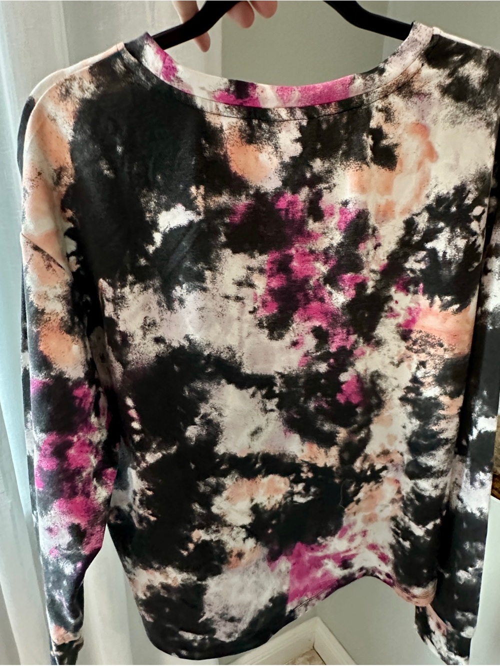 Reebok NWOT Tie-Dye Long Sleeve Women’s Top in Black, Pink & Cream - Picture 2 of 2